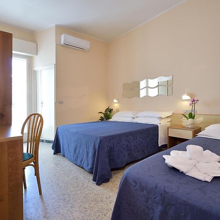 Hotel Oltremar B&B Cattolica Exterior photo