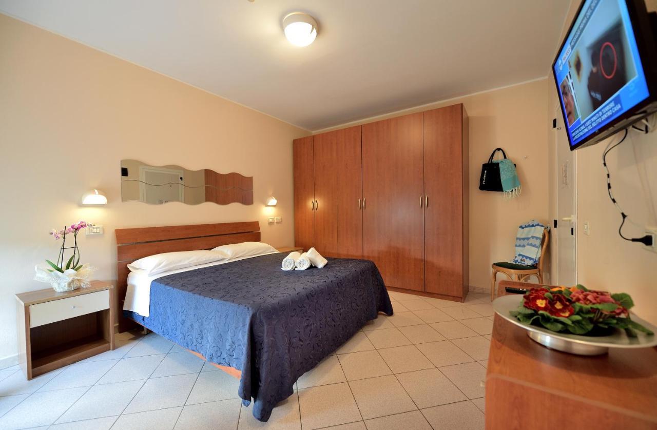 Hotel Oltremar B&B Cattolica Exterior photo