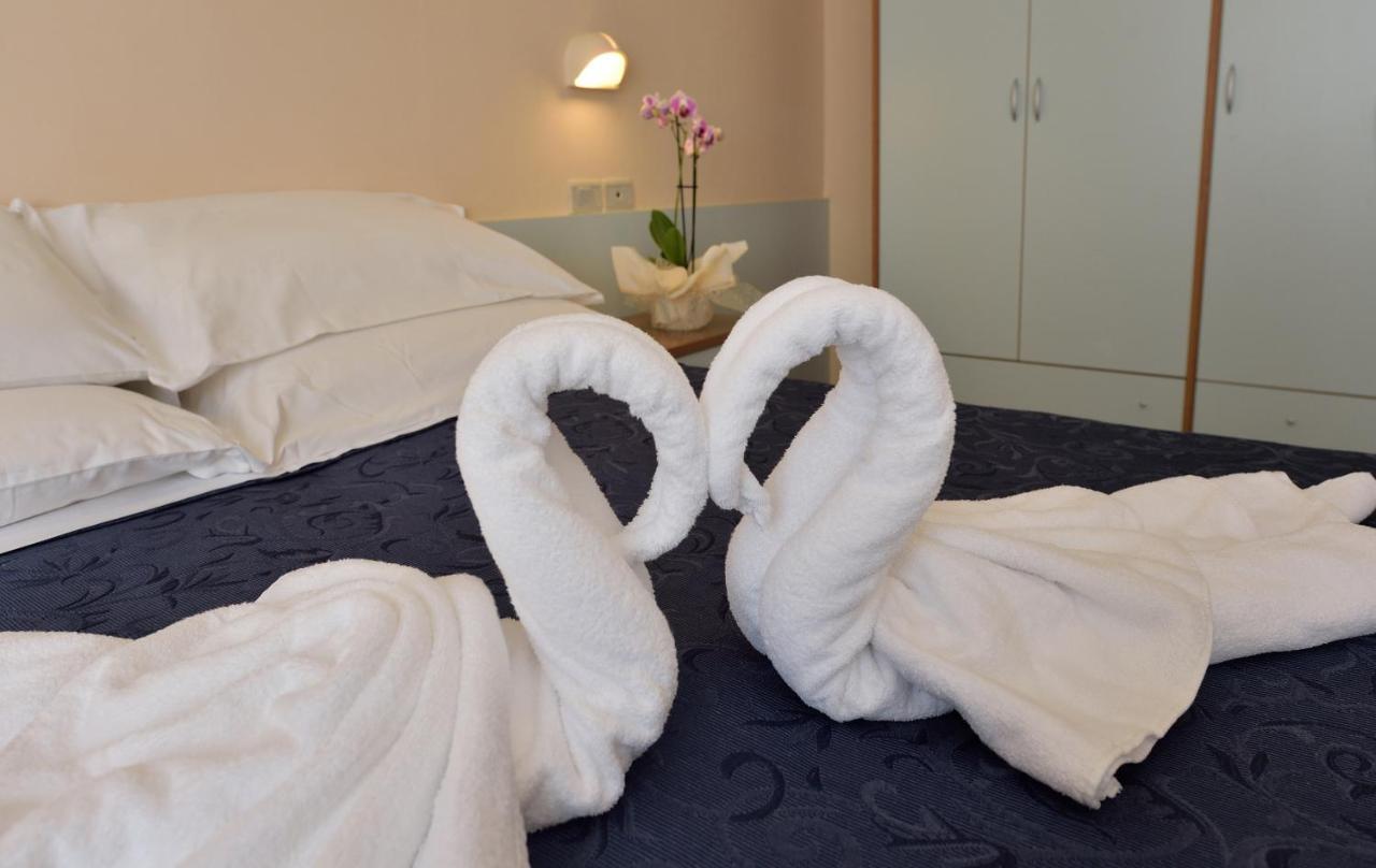Hotel Oltremar B&B Cattolica Exterior photo